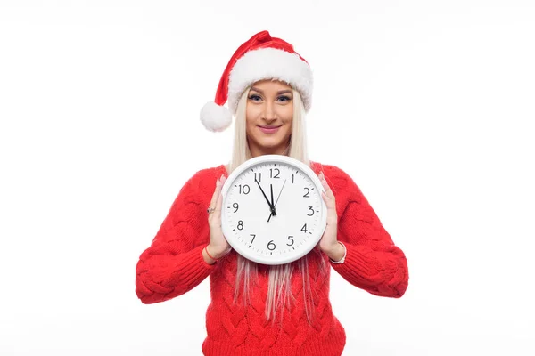 Пізній Новий Рік Різдвяні Покупки Дівчини Великим Настінним Годинником Капелюсі — стокове фото