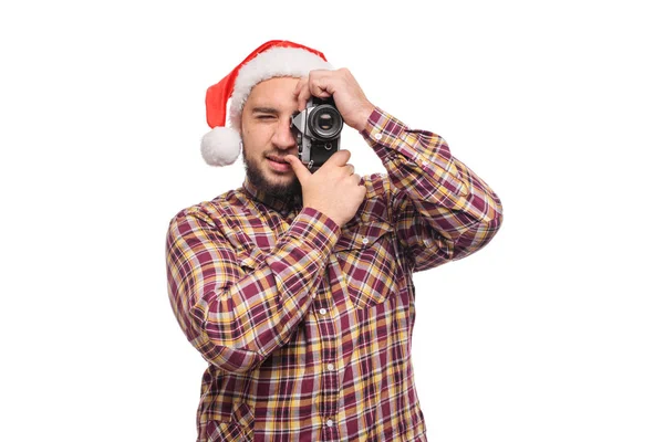 Studio Portret Van Bebaarde Man Dragen Kerstmuts Een Retro Camera — Stockfoto