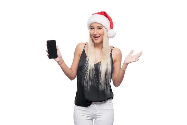 Förvånad Blond Kvinna Svart Blus Och Christmas Santa Hat Visar — Stockfoto