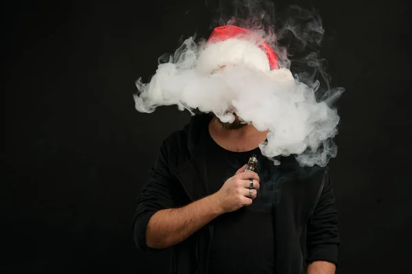 Muž Vousy Santa Red Hat Kouření Elektronické Sigarette Vape Pero — Stock fotografie