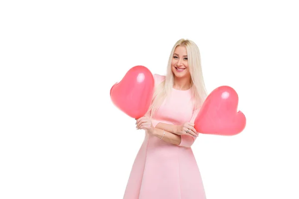 Όμορφη Νεαρή Ξανθιά Γυναίκα Ροζ Καρδιά Σχήμα Αερόστατο Άσπρο Φόντο — Φωτογραφία Αρχείου