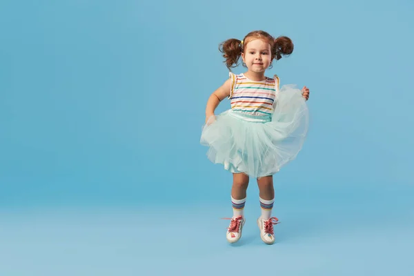 Pequena Criança Feliz Menina Sonha Tornar Bailarina Uma Saia Tutu — Fotografia de Stock