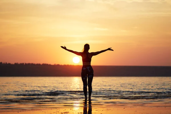 Yoga Fitness Jeune Femme Pratiquant Méditation Matinale Dans Nature Plage — Photo