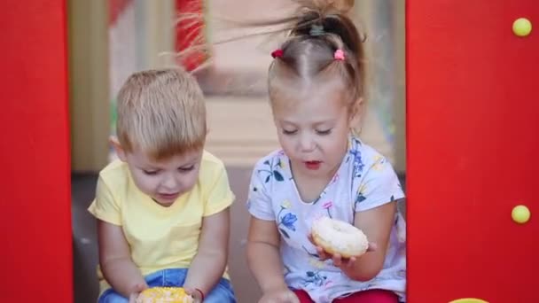 Footage Kids Eating Sweet Glazed Donuts — Stock Video