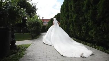 park tarafından çalışan elbise güzel gelin in görüntüleri