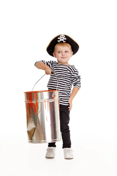Šťastné Dítě Halloween Legrační Chlapeček Kostýmech Pirátů Který Stojí Velkým — Stock fotografie