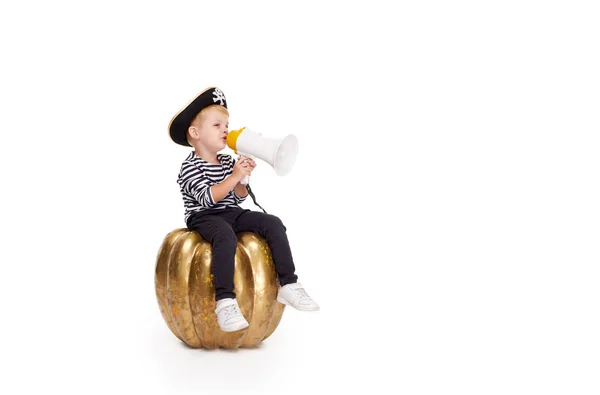 Joyeux Enfant Halloween Petit Garçon Drôle Costumes Carnaval Pirates Assis — Photo