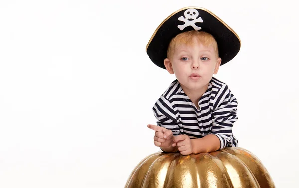 Šťastné Dítě Halloween Zábavný Chlapec Kostýmech Pirátů Který Stojí Velkou — Stock fotografie