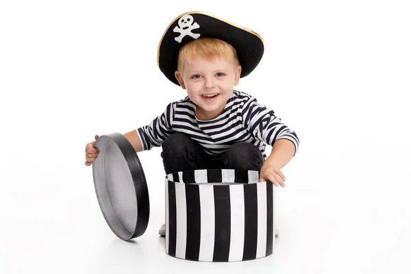 Šťastné Dítě Halloween Srandovní Chlapeček Kostýmech Pirátů Který Drží Sváteční — Stock fotografie