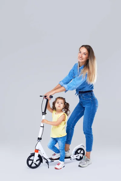 Young Woman Little Girl Standing Scooter Skateboard Mom Teaches Daughter — Stock Photo, Image