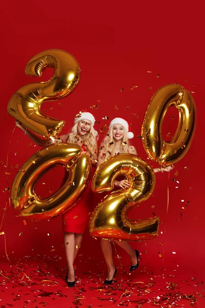 Feliz Ano Novo Mulheres Tweens Com Balões Comemorando Festa Natal — Fotografia de Stock