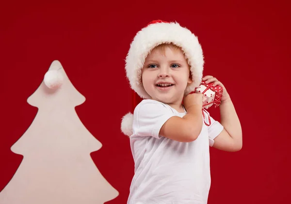 Wesołych Świąt Wesołych Świąt Cute Little Boy Dziecko Dekorowanie Choinki — Zdjęcie stockowe
