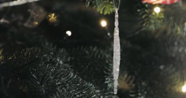 Güzel cam yuvarlanan kar taneleri Noel ağacı oyuncağı