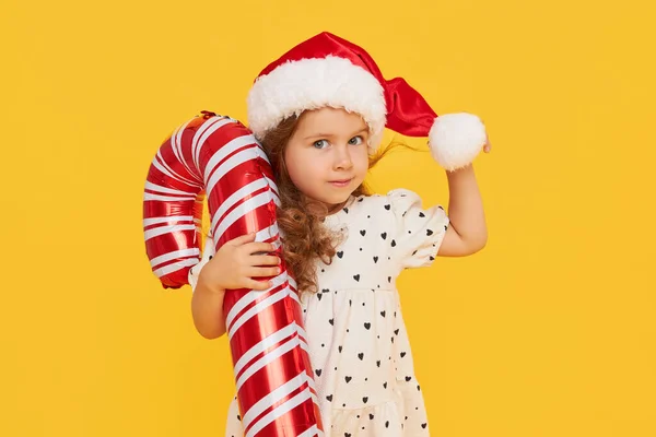 Cute Little Girl Dziecko Fantazyjnej Sukience Kapelusz Mikołaja Posiada Nadmuchiwany — Zdjęcie stockowe