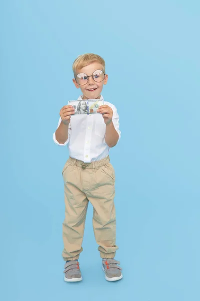 Barn Och Pengar Smart Barn Pojke Glasögon Och Vit Skjorta — Stockfoto