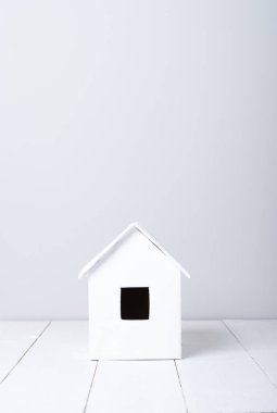 Kış - Isıtma sistemi kavramı ve bir ev modeli ile soğuk karlı havalarda evde