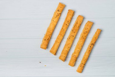 Beyaz zemin üzerine susam ile tuzlu gevrek tanımlama