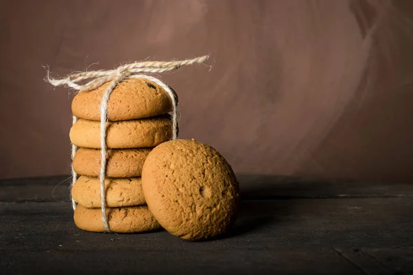 ev yapımı yulaf ezmeli kurabiye dize ile bağlı