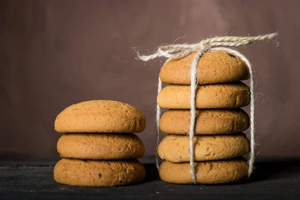 ev yapımı yulaf ezmeli kurabiye dize ile bağlı