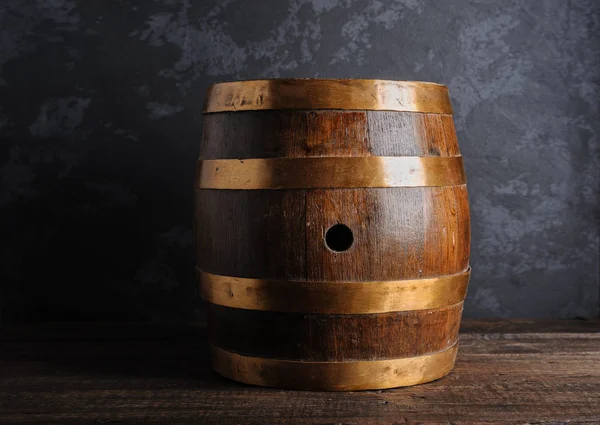 Background of barrel and worn old table of wood — Stock Photo, Image