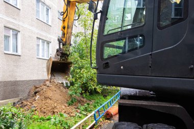 Buldozerin kesin çalışması.