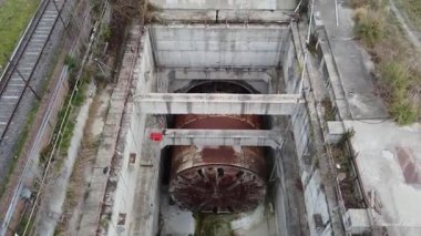 Dinamik hava görüntüleri, Buenos Aires, Villa Luro 'daki Sarmiento Tren Tüneli' nde hareketsizlik olduğunu gösteriyor. İş durduruldu..