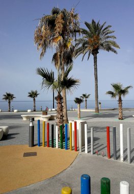 Park ve deniz önünde avuç içi