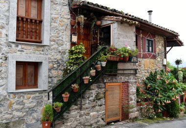 Asturias, İspanya evlerde ile manzara