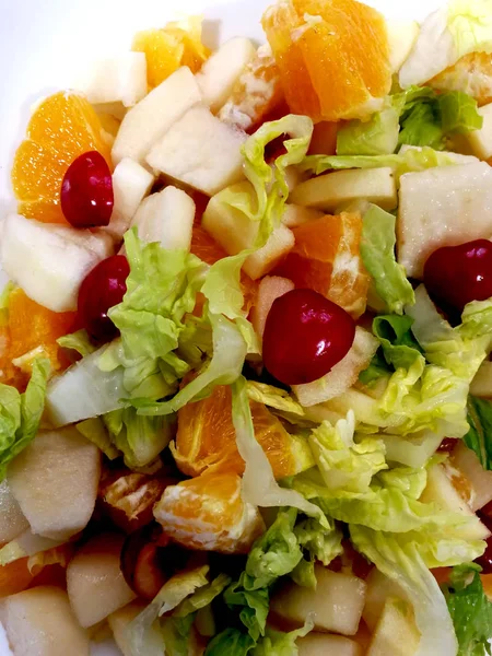 Ensalada Fresca Con Lechuga Frutas —  Fotos de Stock