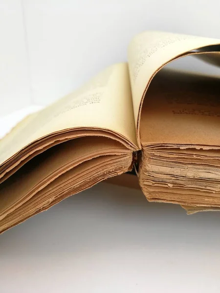 Старые Листья Антикварной Книги — стоковое фото