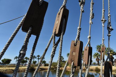 gericiler kefene, arma gemi