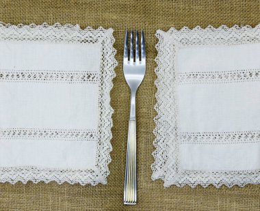 çatal dantel peçete üzerinde altın özellikleri ile