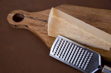 Kahvaltilari ile üzerinde makarna hazırlama