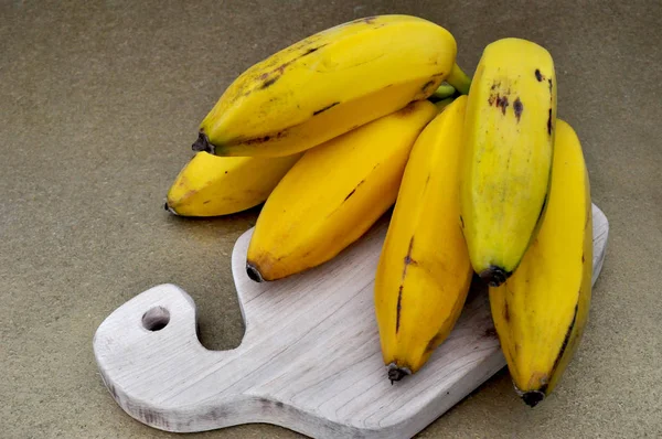 Banana Amarela Tábua Corte — Fotografia de Stock