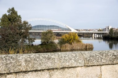 Lusitania köprü Merida İspanya Guadiana Nehri üzerinde