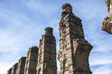 Kalıntıları Roma su kemeri Merida, İspanya