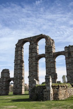 Kalıntıları Roma su kemeri Merida, İspanya