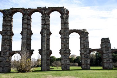Kalıntıları Roma su kemeri Merida, İspanya