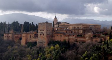 Alhambra, Granada, saraylar ve kale