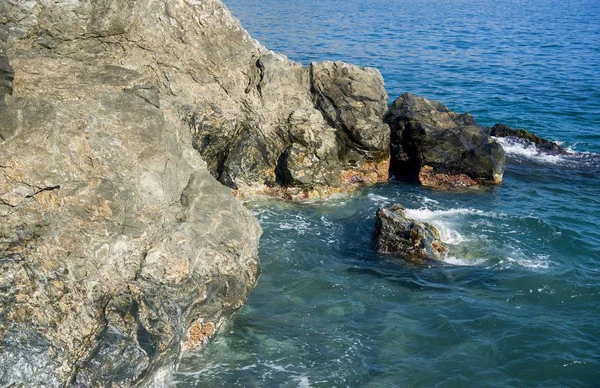 Deniz Kenarındaki Kayalar — Stok fotoğraf