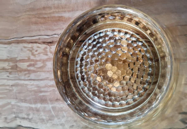 beyaz bir şarap cam üst görünümü arka plan