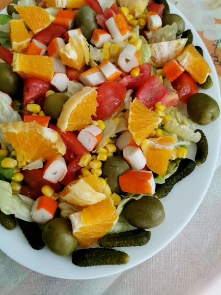 新鲜沙拉与柑橘 蔬菜和苏里米 — 图库照片