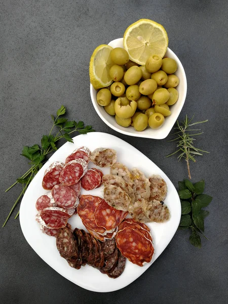 Saucisses Espagnoles Olives Amuse Gueule — Photo