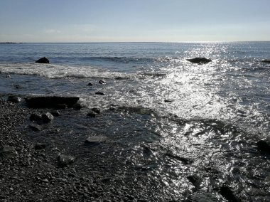 Dalgalar ve metalik renk ile denizbacklight