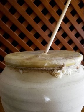 Zambomba denilen Noel için İspanyol membran enstrüman