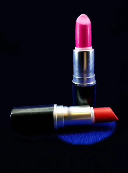 Twee Lippenstiften Competingon Dark — Stockfoto