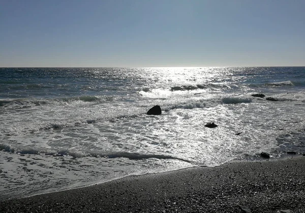 Dalgalar ve metalik renk ile denizbacklight