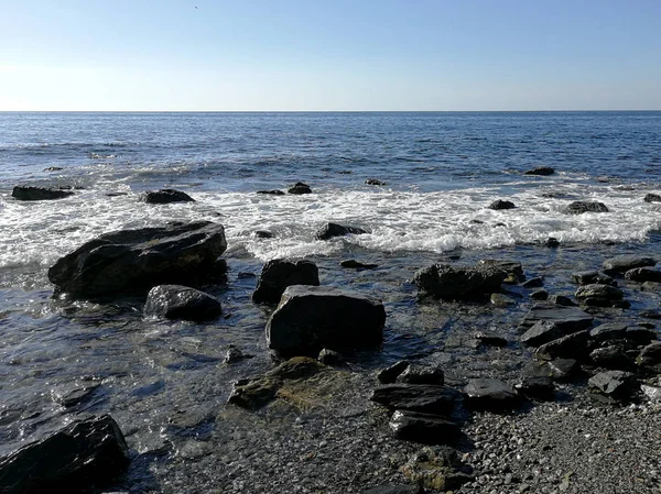 Dalgalar ve metalik renk ile denizbacklight