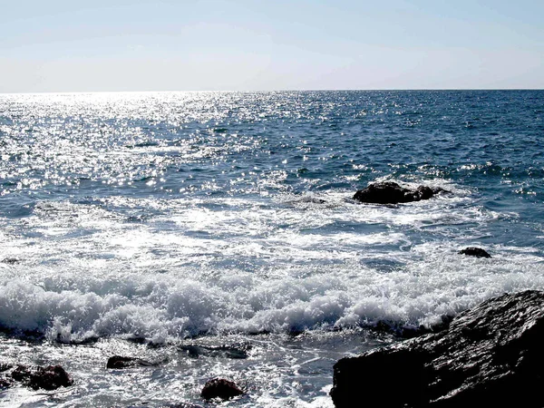 Βράχια Και Θάλασσα Την Αυγή — Φωτογραφία Αρχείου