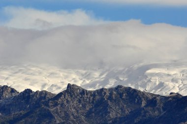 kar ve bulutların manzara